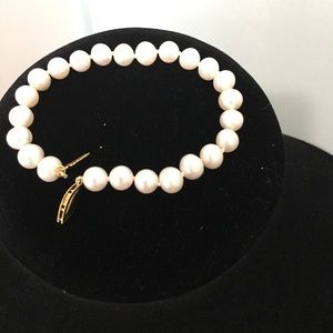 Get a free gift too! Pearl bracelet